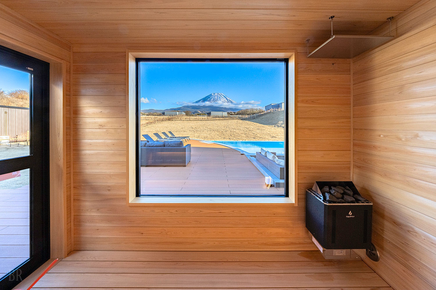 富士山型泳池